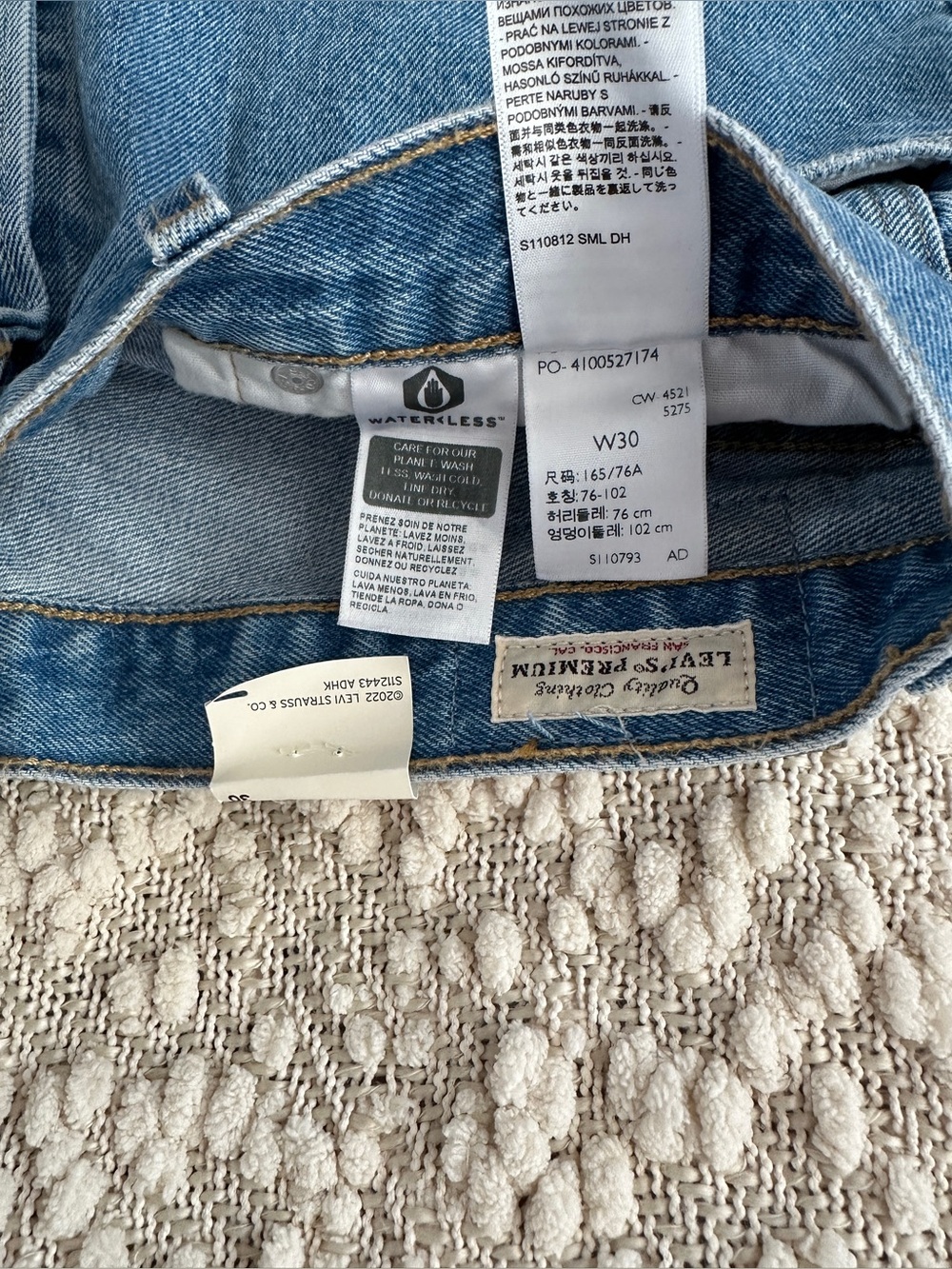 Levi's Premium 501 Original Fit High-rise Women's Shorts NWT Size 30 - Picture 3 of 4